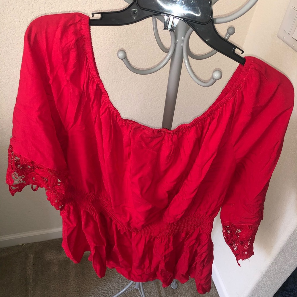 Red top - Picture 8 of 11